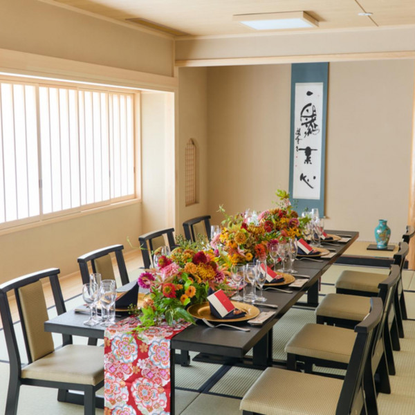 伝統と気品溢れる和室も