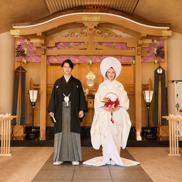 武蔵一宮氷川神社様より分祀頂いた由緒正しき神殿で、厳かな挙式が叶います。