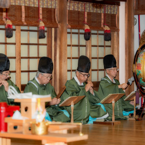 4名の伶人による雅楽の演奏により式を進める|龍城神社の写真(51699584)