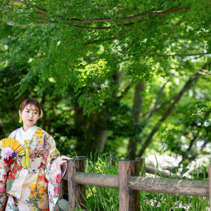 古典柄の色打掛と緑が、とても素敵ですね|龍城神社の写真(51699377)