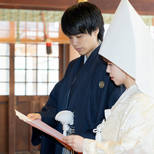 お二人で神様へ誓の言葉 (誓詞)を読み上げます。|龍城神社の写真(51699567)