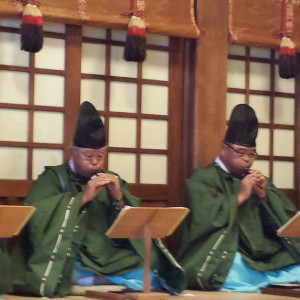 4名の仱人による雅楽の演奏のもと進められるお式|龍城神社の写真(40827667)