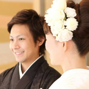 和装には生花のヘアアレンジも素敵|龍城神社の写真(1049073)