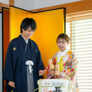100年以上もこの岡崎で親しまれ続けられている伝統銘柄「長譽」の酒樽で鏡開き。会場の雰囲気にぴったりの演出で思い出に残るセレモニーになるでしょう。|龍城神社の写真(51699482)