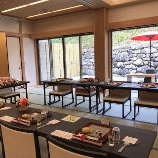 岡崎城の石垣が望める、開放的な空間で心温まる宴会を