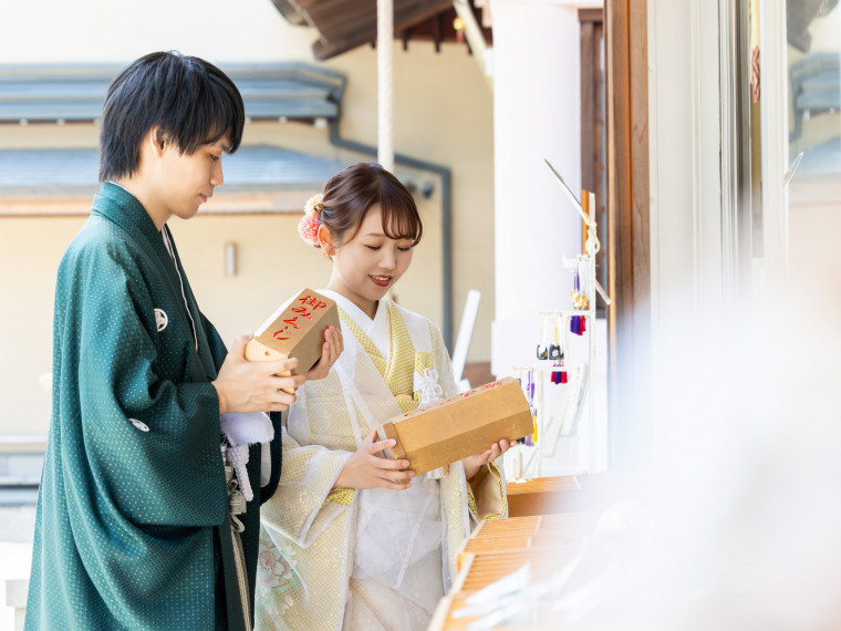 統的な和装から華やかなドレスまで あなたを包む艶やかな衣装