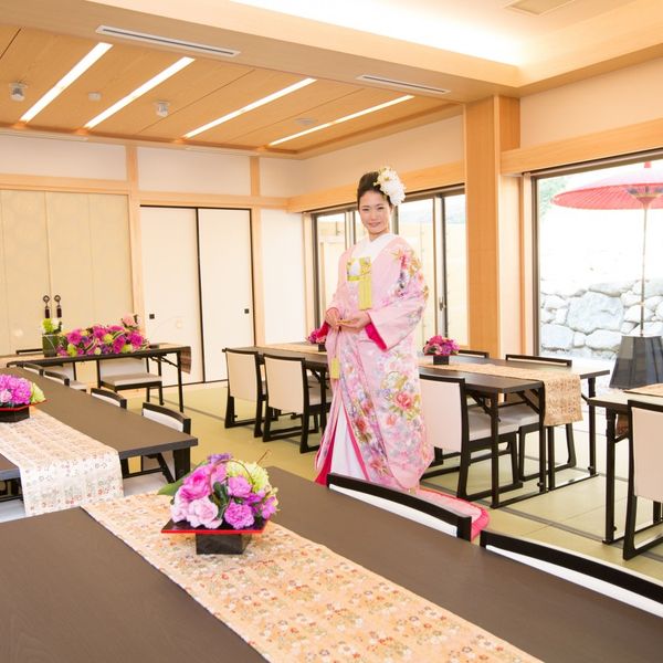 お庭付きの披露宴会場です。収容人数2名様~34名様まてとなっております。一日一組様限定のお部屋になります。|龍城神社の写真(695580)