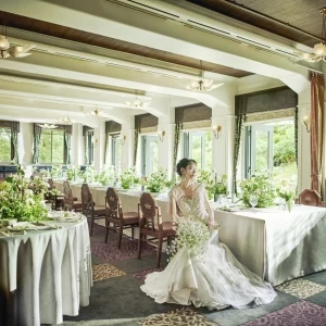 披露宴会場『マイ・スイート・ダイニング』趣深い庭園を望む本会場は、披露宴中に屋外へ出ていただきデザートビュッフェや、皆様との記念撮影の場としてご利用可|GAMAGORI CLASSIC HOTEL（蒲郡クラシックホテル）の写真(48017312)