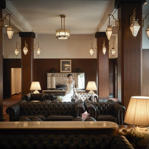 ホテル本館ロビーで前撮り撮影やフォトウエディングも叶えられる。|GAMAGORI CLASSIC HOTEL（蒲郡クラシックホテル）の写真(12666948)