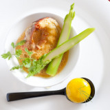 どんな年代のお客様もおいしく、そして楽しくなるような料理