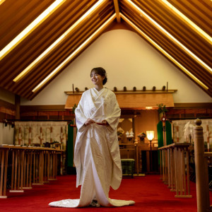 厳粛な雰囲気の中、白無垢を身にまとい愛を誓う。熊野本宮の祭神をお祀りした伝統を重んじる神殿です|ベルヴィ宇都宮の写真(37573185)