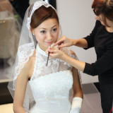 花嫁のメイクは専任のスタイリストがフルサポート。当日前にはヘアメイクリハーサルもおこないますので安心して当日を迎えられます。