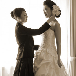 ドレス、装花、美容スタッフがご新婦様のスタイルをトータルコーディネートします。|オリエンタルホテル東京ベイの写真(362731)