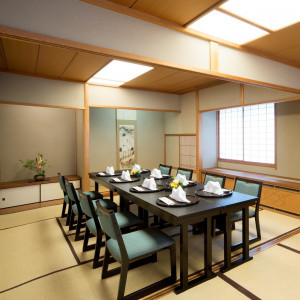和食レストラン「羽衣」には、ゆったりとご会食をお楽しみいただけるお座敷（個室）も。結納・顔合わせも承ります|ホテルオークラ東京ベイの写真(2537986)