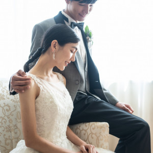 あえてシンプルにまとめたヘアスタイルがお洒落な花嫁を演出|ホテルオークラ東京ベイの写真(17936950)