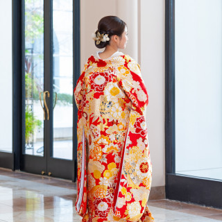 華やかな色柄が特徴の色打掛も素敵