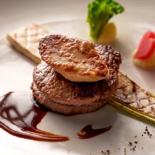 【卒花人気No1＊最大80万円特典】国産牛フィレ肉×感動チャペル体験