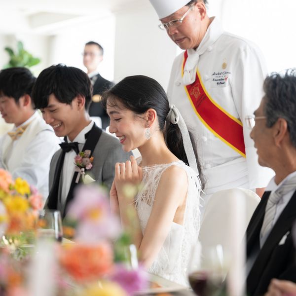 お二人のエピソードを織り込んだ「ストーリーメニュー」で大切な方々に想いを伝えて。料理長自らお二人とお打合せし、この日のためのオリジナルメニューをつくりあげます。|ホテルオークラ東京ベイの写真(17936568)