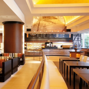 カフェ「トスティーナ」。その場でお召し上がりいただくだけでなくテイクアウトも|シェラトン・グランデ・トーキョーベイ・ホテルの写真(730320)
