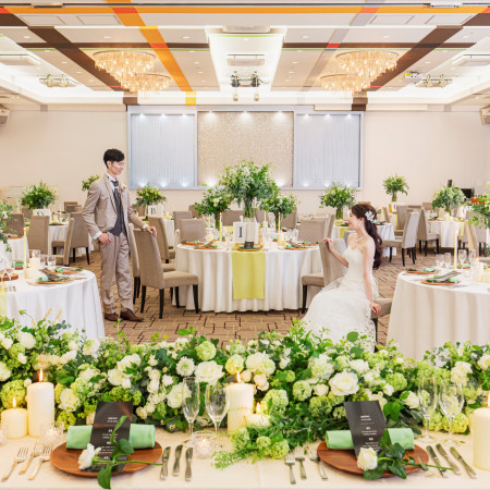 メイン会場「クリスタル」は220名を収容できます。