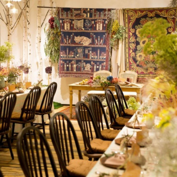 お二人でこだわりの披露宴会場を準備、当日ゲストに、私たちらしいおもてなしを提供する。