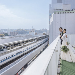 新横浜駅から徒歩1分の近さで遠方ゲストにも分かりやすい立地|新横浜グレイスホテル/ ロゼアン シャルムの写真(56963130)