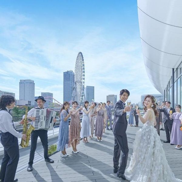 横浜の絶景を望む開放感のあるパーティ会場で、上質×アットホームなパーティを。