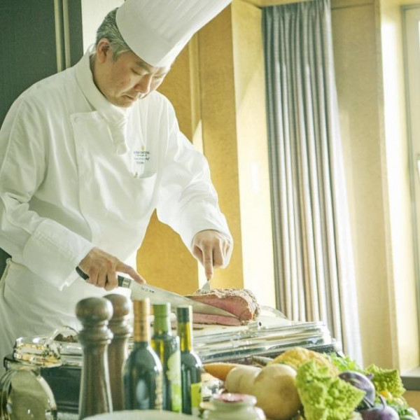 ホテルシェフの仕立てる美食を、ご家族へプレゼント。