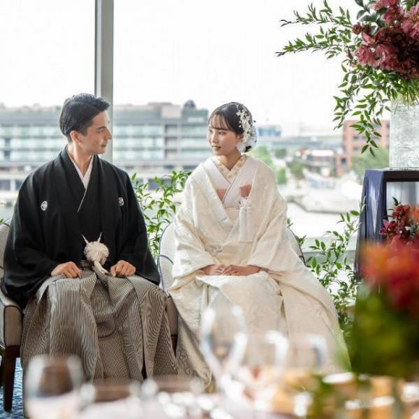 新郎新婦様とご親族様の送迎バス往復をプレゼント。