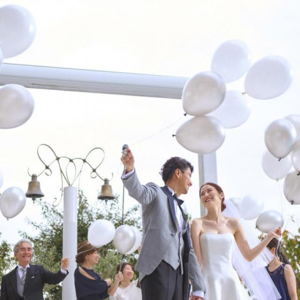 ゲストとともに幸せ溢れるセレモニー。