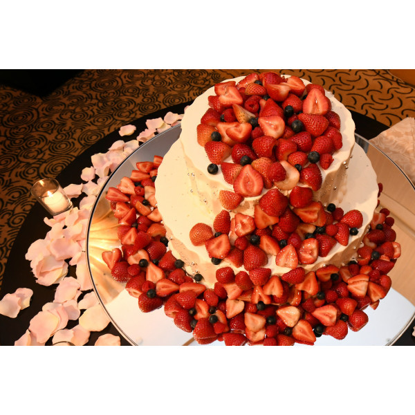 イチゴたっぷりウェディングケーキ 横浜ベイホテル東急 ウエディングパーク