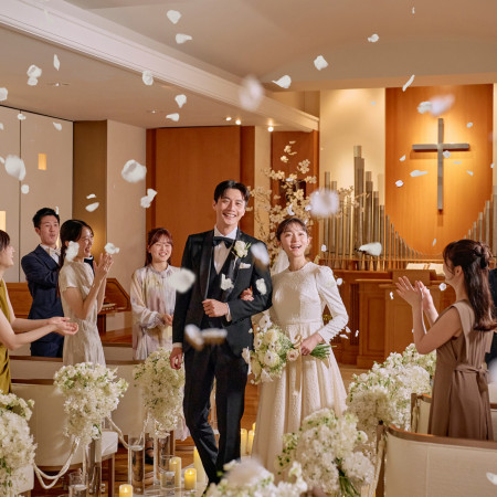 チャペル◇大理石に反射する新郎新婦様の幸せなお姿が魅力的