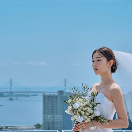 青い空と横浜の街並みを背景に、横浜ベイシェラトンで特別な一日を|横浜ベイシェラトン ホテル&タワーズの写真(52994614)