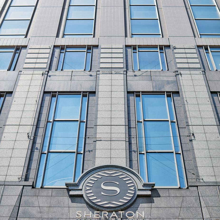 横浜駅直結でアクセス抜群。天候に左右されず、特別な一日をお迎えいただけます|横浜ベイシェラトン ホテル&タワーズの写真(52994595)