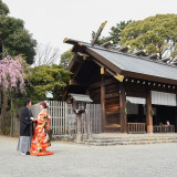 伊勢山皇大神宮 サクラを背景に風情を感じる1枚です