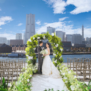 2025年11月スタート!みなとみらいの名所「大さん橋」とのコラボレーションWeddingみなとみらいの空の下で叶える美しいガーデンウエディング|ザ コンチネンタル横浜の写真(54795097)