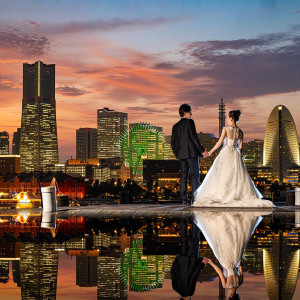 【当日アフターフォト】結婚式当日のナイトフォトもみなとみらいらしく。もちろん大切な家族やゲストと一緒に想いでを残して♪|ザ コンチネンタル横浜の写真(56390249)