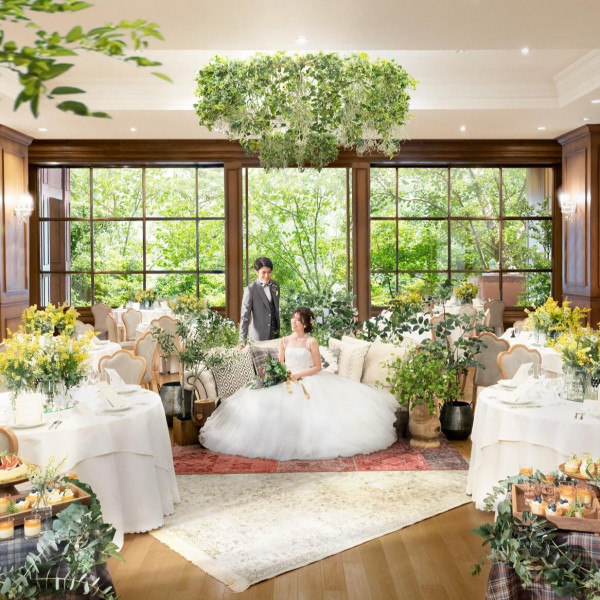 【25年9月リニューアル】全天候型ガーデンウエディング*緑と木目調のナチュラル空間。