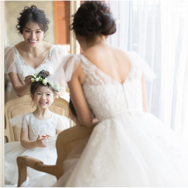 女の子はママと同じドレスで…素敵にメイクアップして晴れ舞台へ「オリジナルドレスブランド"bebe"」