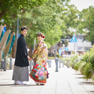 和装での前撮りロケも人気です。結婚式当日のウエルカムアイテムとしても◎|ローズホテル横浜 別邸 ザ・ローズレジデンスの写真(26020304)