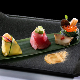 お寿司は日本人ならでは。人気メニューのひとつです！