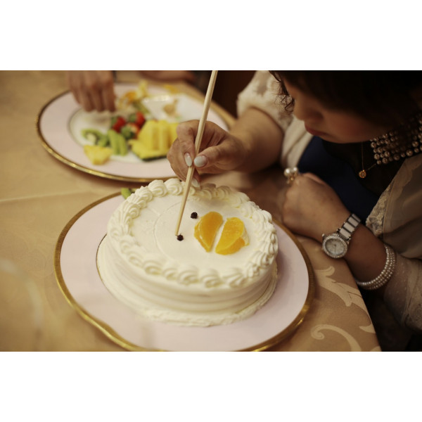 ゲスト全員でケーキのトッピングゲーム 岡山国際ホテル ウエディングパーク