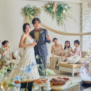 インナーガーデンでは天候に左右されずゲストの皆様とアットホームなパーティーを楽しめます|ヴェルジェくらしき/FIVESTAR WEDDINGの写真(54152987)