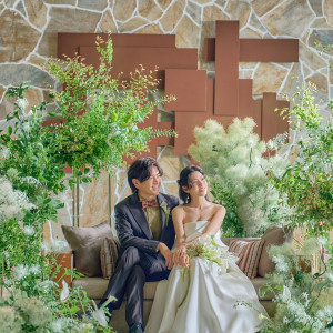 専属フラワーコーディネーターによるソファーコーデ|ヴェルジェくらしき/FIVESTAR WEDDINGの写真(54152996)