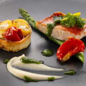 ポワソン(魚料理)とヴィアンド(肉料理)を各3種類の中から一人ずつセレクト|Mille Anges（ミル・アンジュ)の写真(47546794)