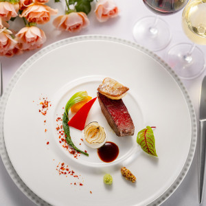 【プリフィックスメニュー】ポワソン(魚料理)とヴィアンド(肉料理)を各3種類の中から1人ずつセレクトして頂けます。|Mille Anges（ミル・アンジュ)の写真(50574236)