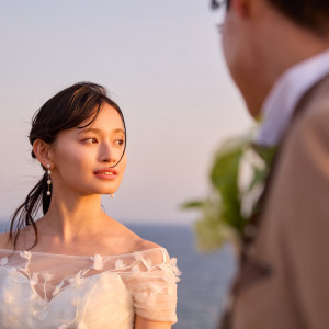 時間とともに色づく空と海の美しい景色の中、ともに過ごす幸せなひととき|鎌倉プリンスホテルの写真(51525983)