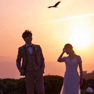 時間ごとに表情を変えるテラスからの景色は、ため息が出るほど神秘的でロマンティック。|鎌倉プリンスホテルの写真(51526495)
