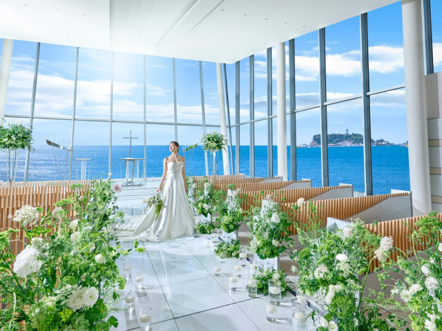壮大な自然に包まれた特等席で贅沢な結婚式を