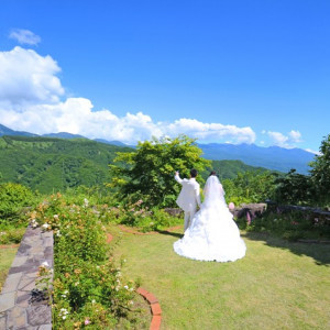 サンクチュアリスクエア【八ヶ岳絶景ガーデン】からの大展望をふたりじめ|車山高原スカイパークホテルの写真(388561)